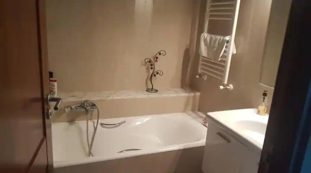 Bright Two Bedroom Lac2 Tunisia